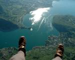 2004-021 Mes pieds 2000 m. au dessus du lac d'Annecy. Vol en parapente, mai 2004