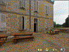 Ch&acirc;teau = cour / courtyard